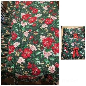 Vintage Christmas Poinsettia Queen Bed Quilt Built in Bedskirt Pillowcase Retro